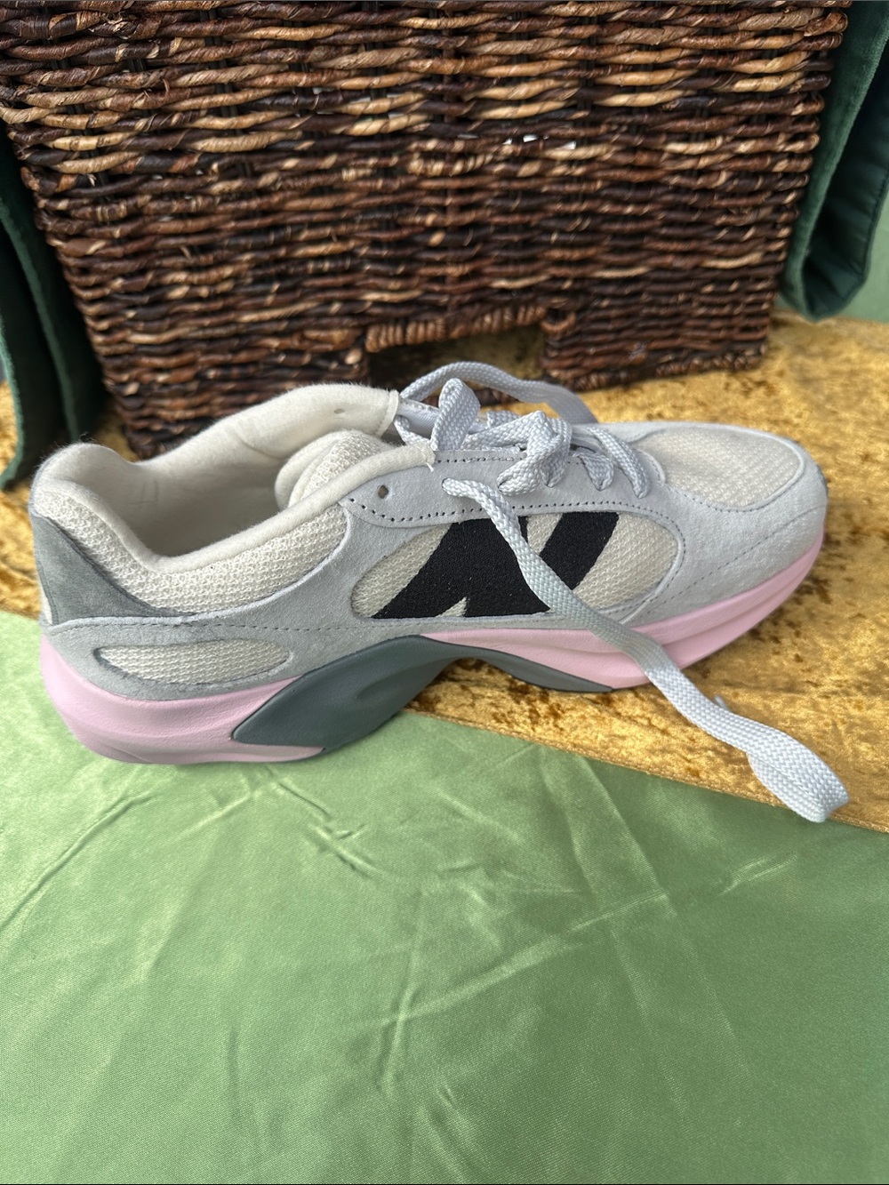 Men’s new balance Athletic Lace-Up Sneaker in Light Gray and Pink